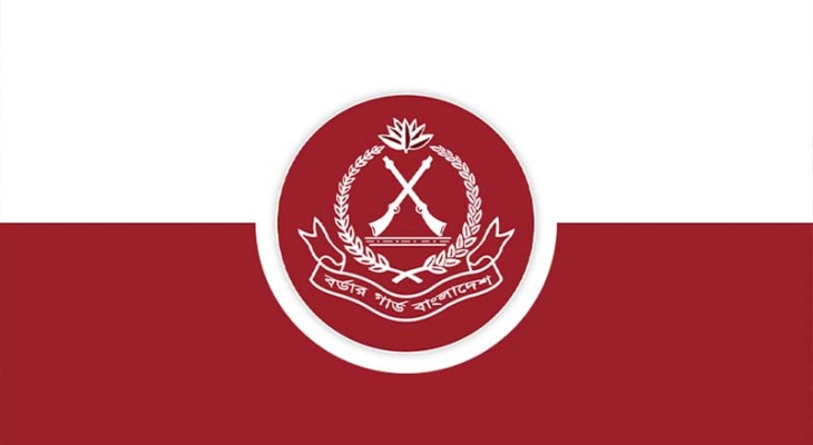 ফেনী সীমান্তে সতর্ক অবস্থানে বিজিবি